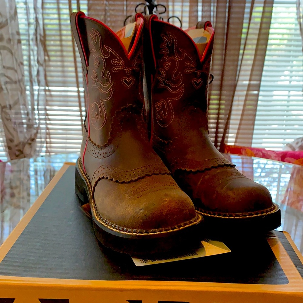 Ariat Fatbaby Saddle boots with hot pink detail